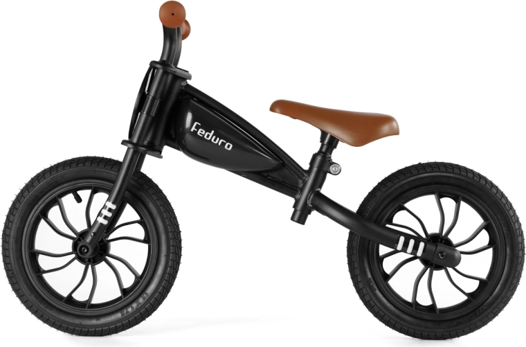 Adjustable seat for a growing child