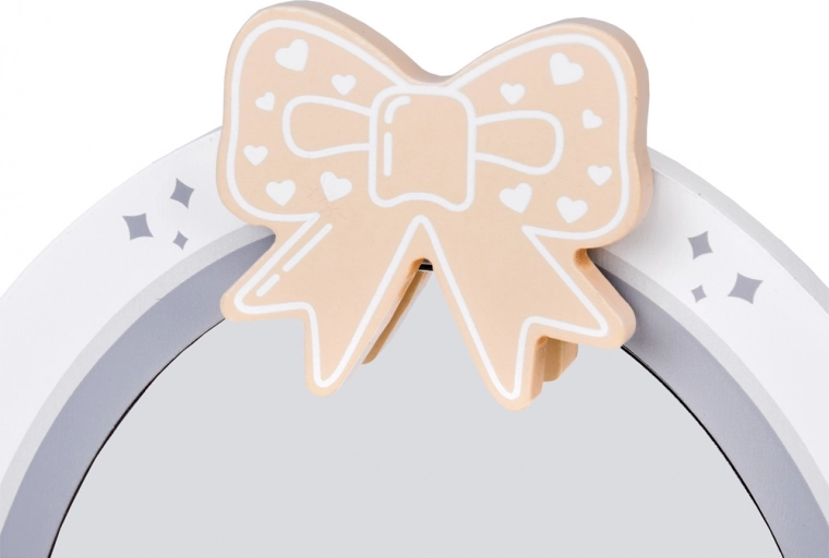 Charming design with bow and mirror
