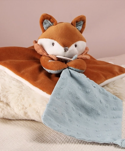 2-in-1 comforter: fox and blanket for a sense of security