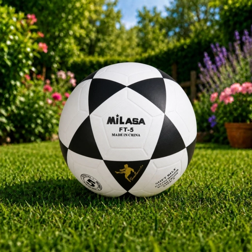 Good visibility on grass and outdoors
