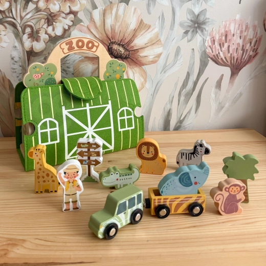 Animals and play accessories