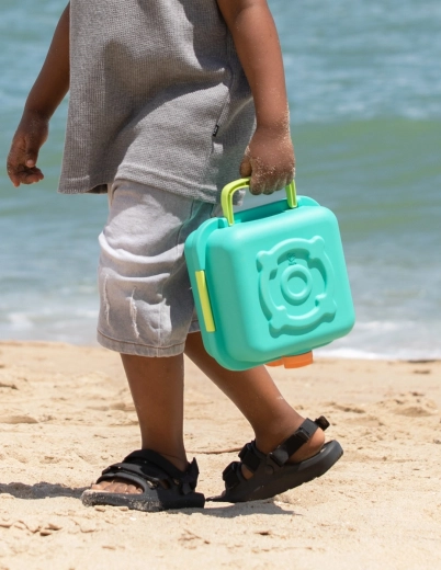 Compact travel case
