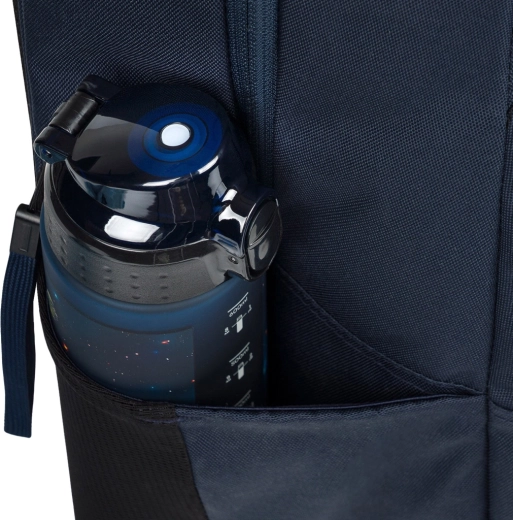 Practical side pockets and everyday comfort