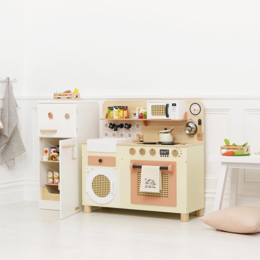 Great as an accessory for a kids’ play kitchen