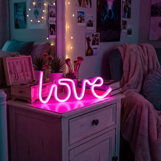 Розова неонова LED лампа Love