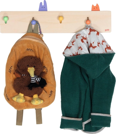 Animals “peek out” when clothes are hung up