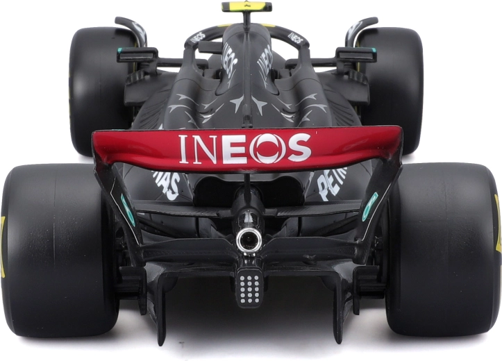 Detailed rear section with diffuser