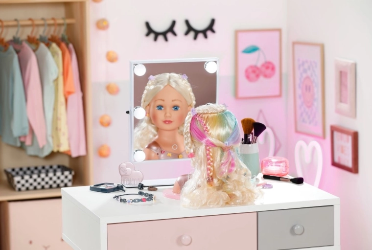 Hairstyles and children’s makeup