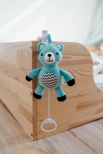 Мек плюш и контрастни шарки