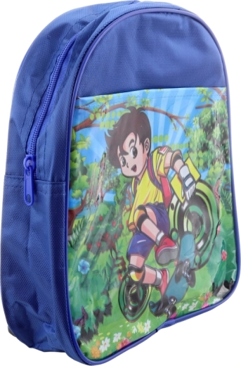 Spacious zippered compartment