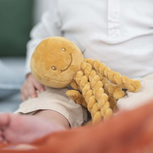 Easy to grasp and sensory stimulation