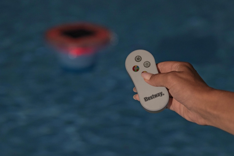 Remote control: 9 colors and 3 modes