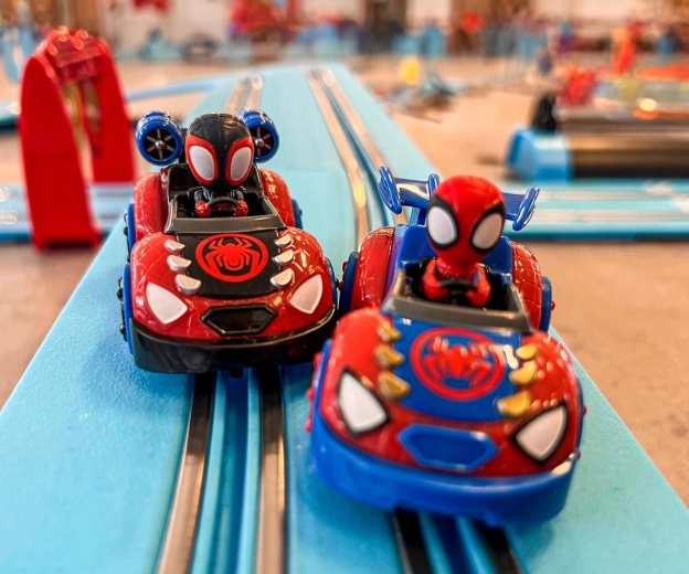 Race track with Marvel heroes
