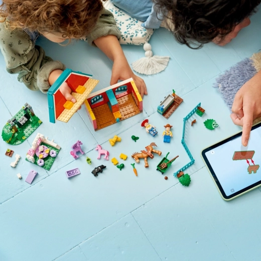 Лесно строене от 4+ години + приложението LEGO Builder
