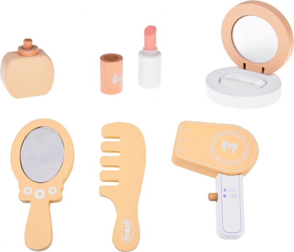 Rich set of accessories for realistic play