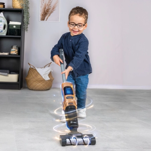 Light and sound effects for realistic play
