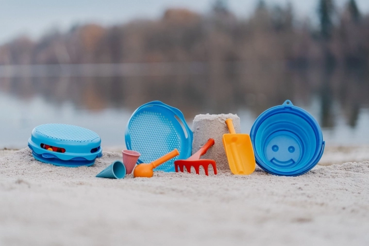 7-in-1 equipment for games at the beach and in the sandbox