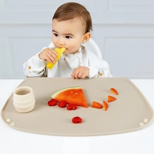 Space for independent food exploration
