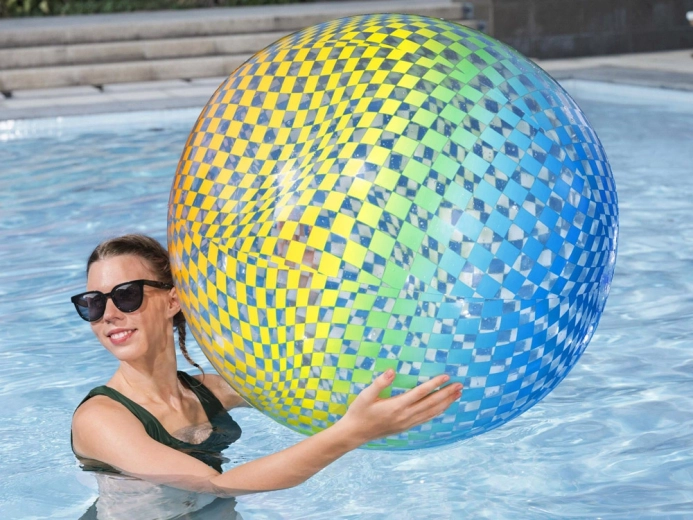 Голям диаметър 107 cm за максимално забавление