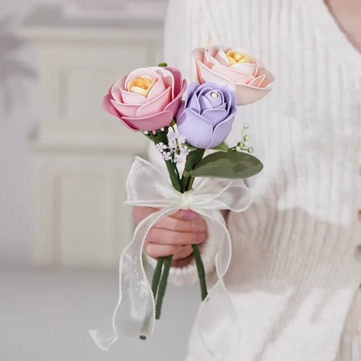 Realistic look and long-lasting design