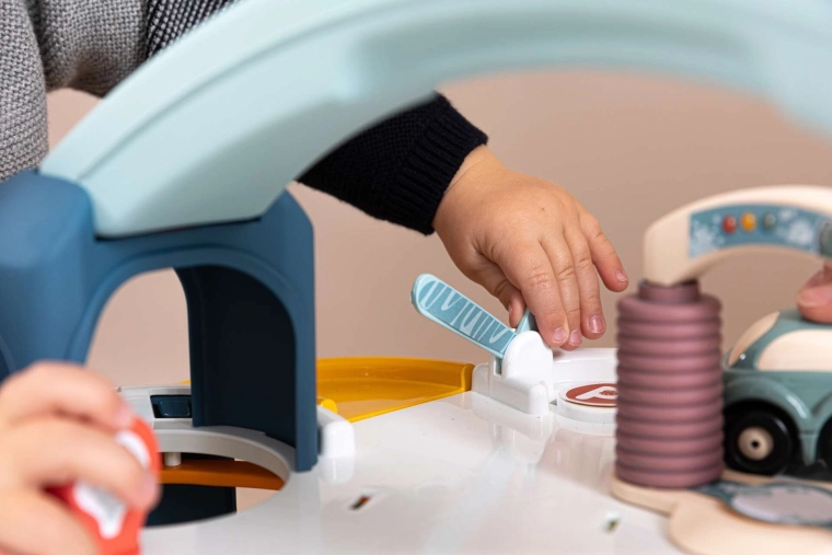 Интерактивен асансьор и автомивка като наистина