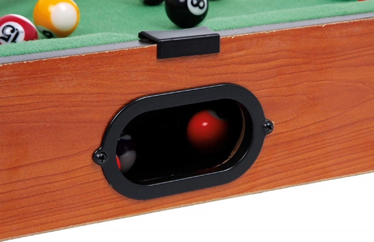 Felt surface and ball pockets