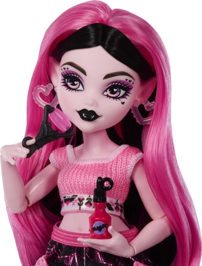 Spookily stylish Draculaura