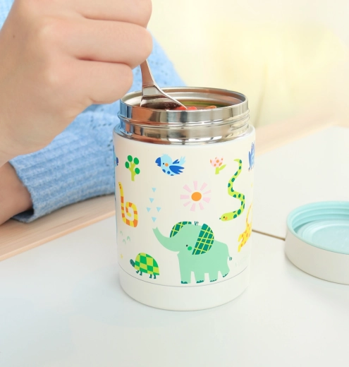 Practical food container for travel