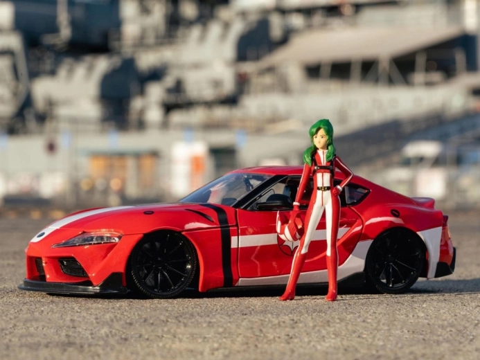 Miriya Sterling figure from ROBOTECH
