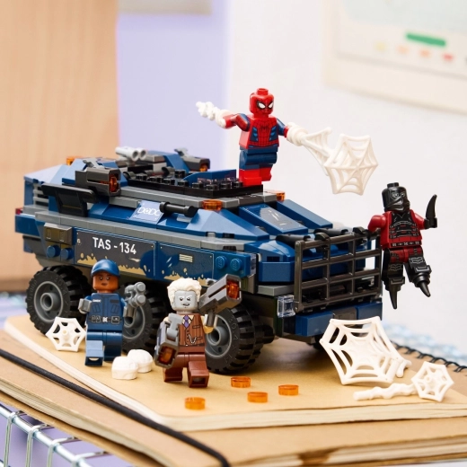 4 минифигурки и аксесоари за истории от Marvel