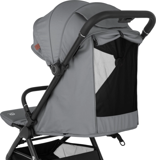 Comfort for your child: fully flat recline, ventilation, and sun protection