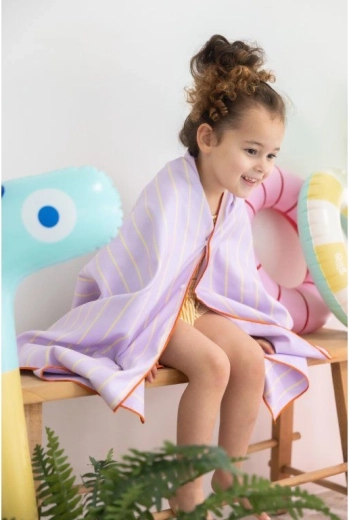 Lightweight and quick-drying microfiber towel