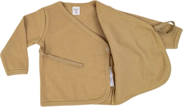 Easy dressing thanks to wrapping