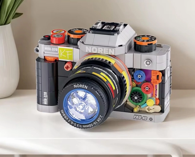 Camera Building Set, 561 Pieces