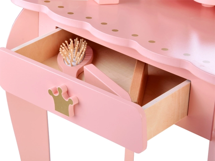 Practical drawer for treasures