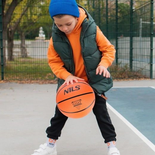 Ideal for young players (size 5)