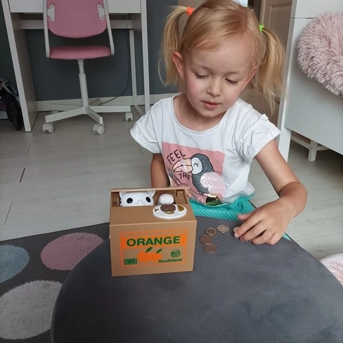 Мотивира децата да спестяват чрез игра