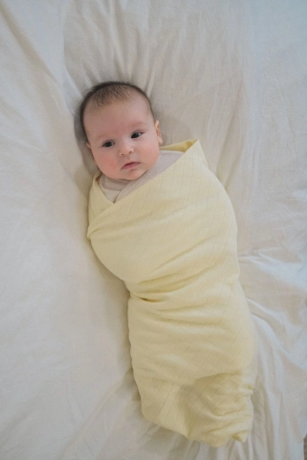 Large size 110 × 110 cm for easy swaddling