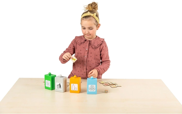 Support for communication and cooperation during play