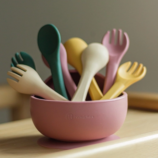 Practical set for home and travel, easy to clean