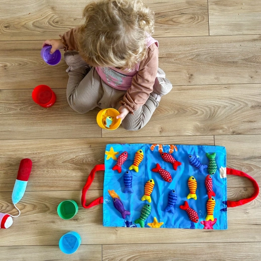 Learning colors and counting through play