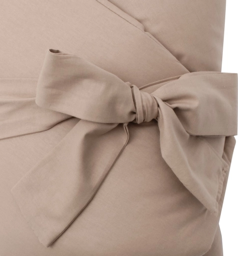 Practical Velcro fastening and bow