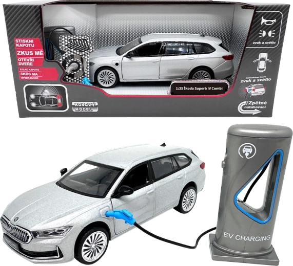 Метален модел Škoda Superb IV Combi 1:35 със звук и светлини, сребристо-сив