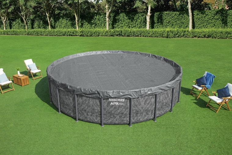 A cover that keeps the pool clean