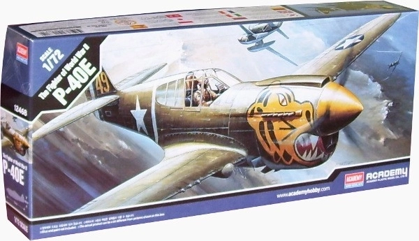 Academy Curtiss P-40E Warhawk пластиков модел на самолет