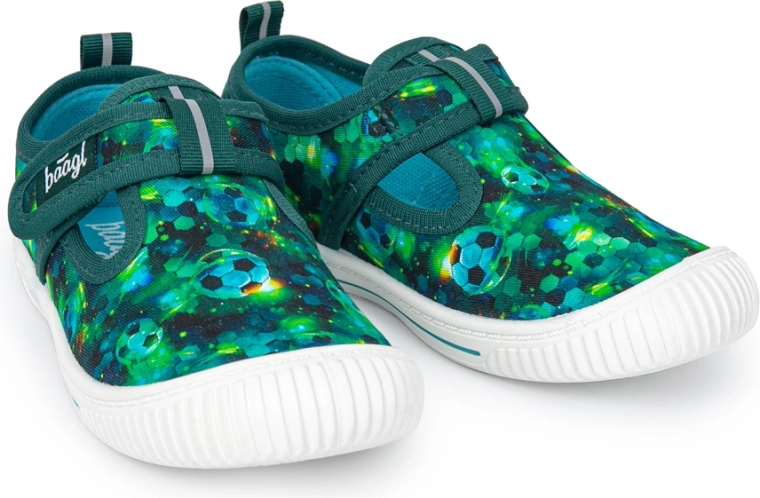 Baagl kids' soccer slippers 32