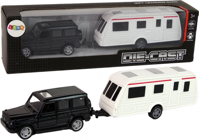 Модел SUV с ремарке за къмпинг