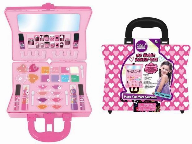 Куфарче за грим и маникюр с аксесоари