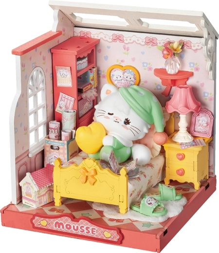 RoboTime Mousse House miniature diorama – Sweet Night