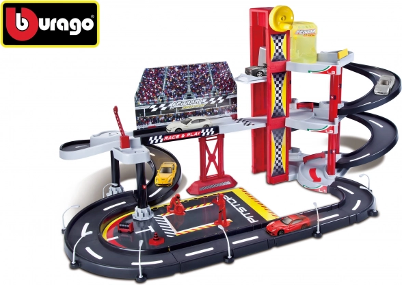 Bburago Ferrari Race & Play – гараж със състезателна писта и количка 1:43